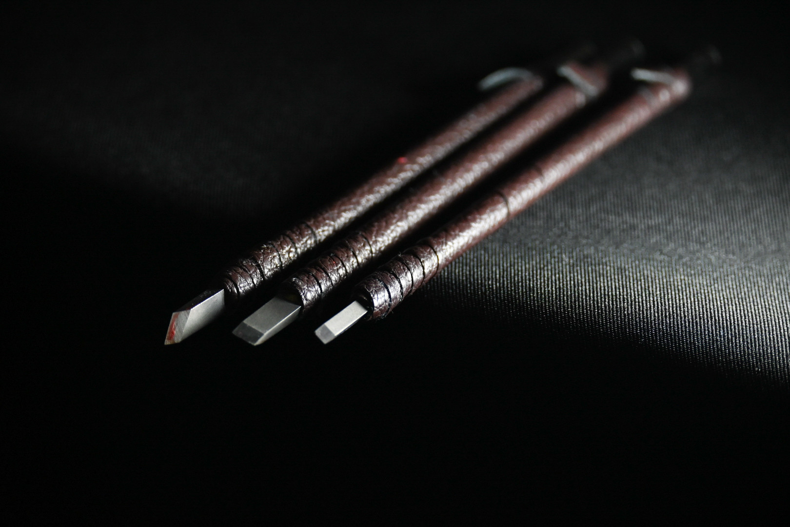 3mm5mm平口双刃+5mm斜口刻刀特写